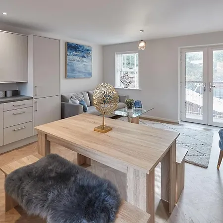 Host & - Shipwrights * 惠特比