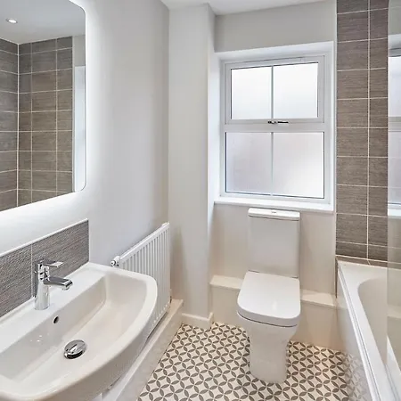 Host & - Shipwrights * ويتبي