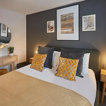 Host & - Shipwrights Apartman *