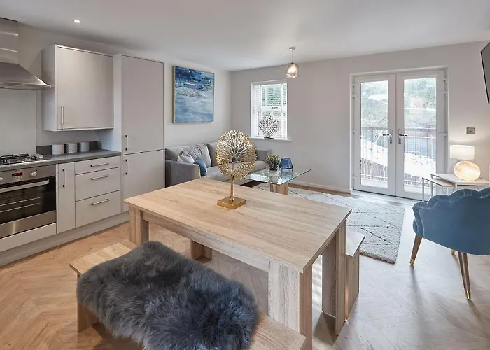 Host & - Shipwrights * Whitby